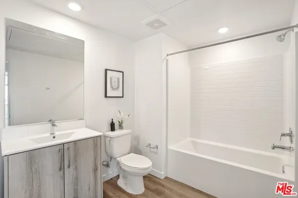 $2,012 | 222 North Alvarado Street, Unit 208, Los Angeles, CA 90026