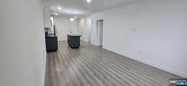 $2,700 | 211 Baldwin Avenue, Unit 403, Jersey City, NJ 07306