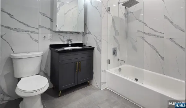 $2,700 | 211 Baldwin Avenue, Unit 403, Jersey City, NJ 07306