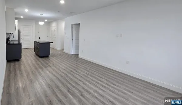 $2,700 | 211 Baldwin Avenue, Unit 403, Jersey City, NJ 07306