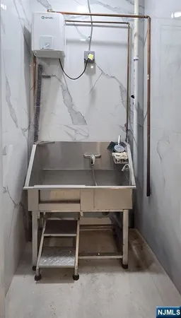 $2,700 | 211 Baldwin Avenue, Unit 403, Jersey City, NJ 07306