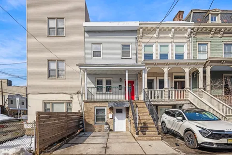 $839,000 | 961 A Summit Avenue, Jersey City, NJ 07307