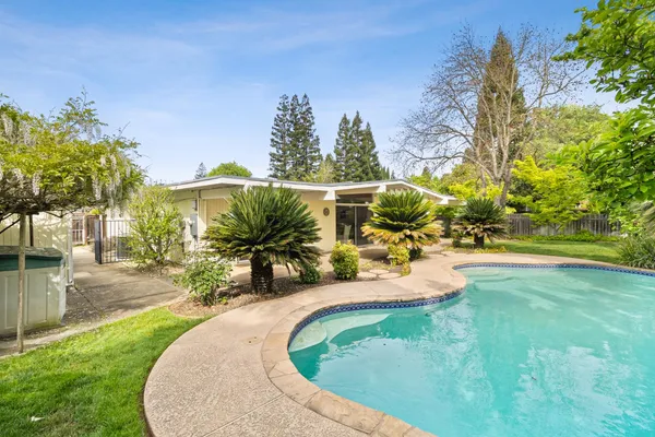 $795,000 | 5720 River Oak Way, Carmichael, CA 95608