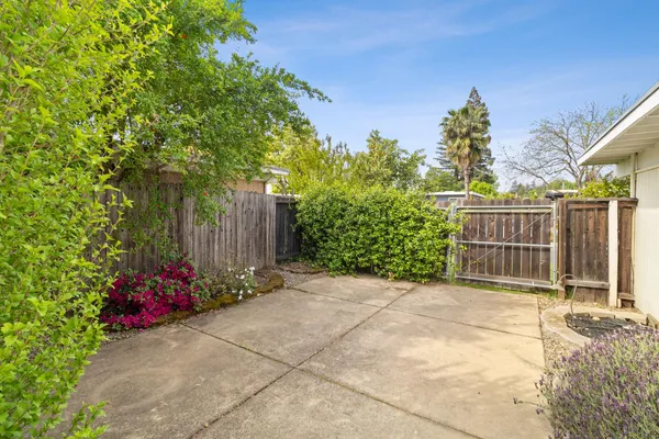 $795,000 | 5720 River Oak Way, Carmichael, CA 95608