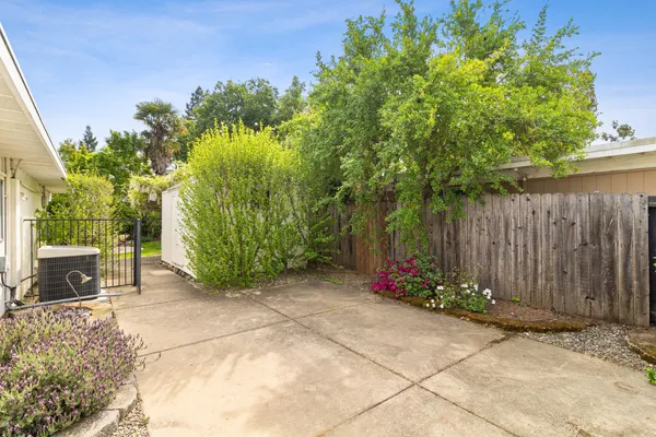 $795,000 | 5720 River Oak Way, Carmichael, CA 95608