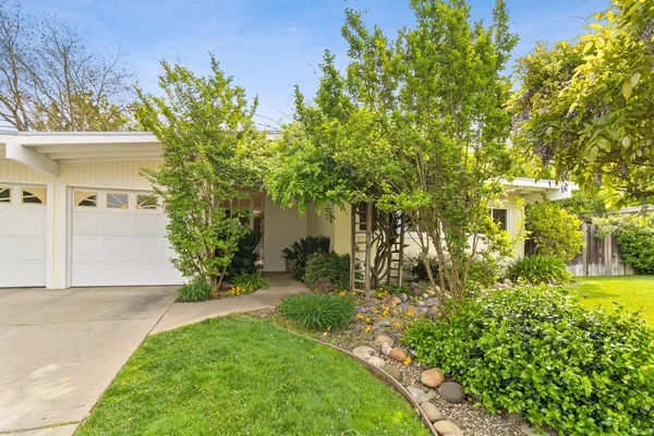 $795,000 | 5720 River Oak Way, Carmichael, CA 95608