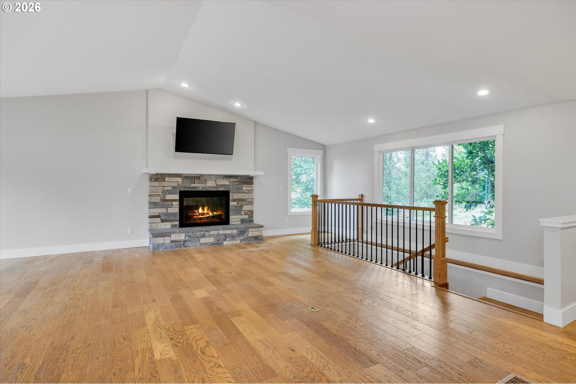 12653 Northeast Cedarbrook Road Aurora, OR 97002 - Photo 6 of 45 Living Room
