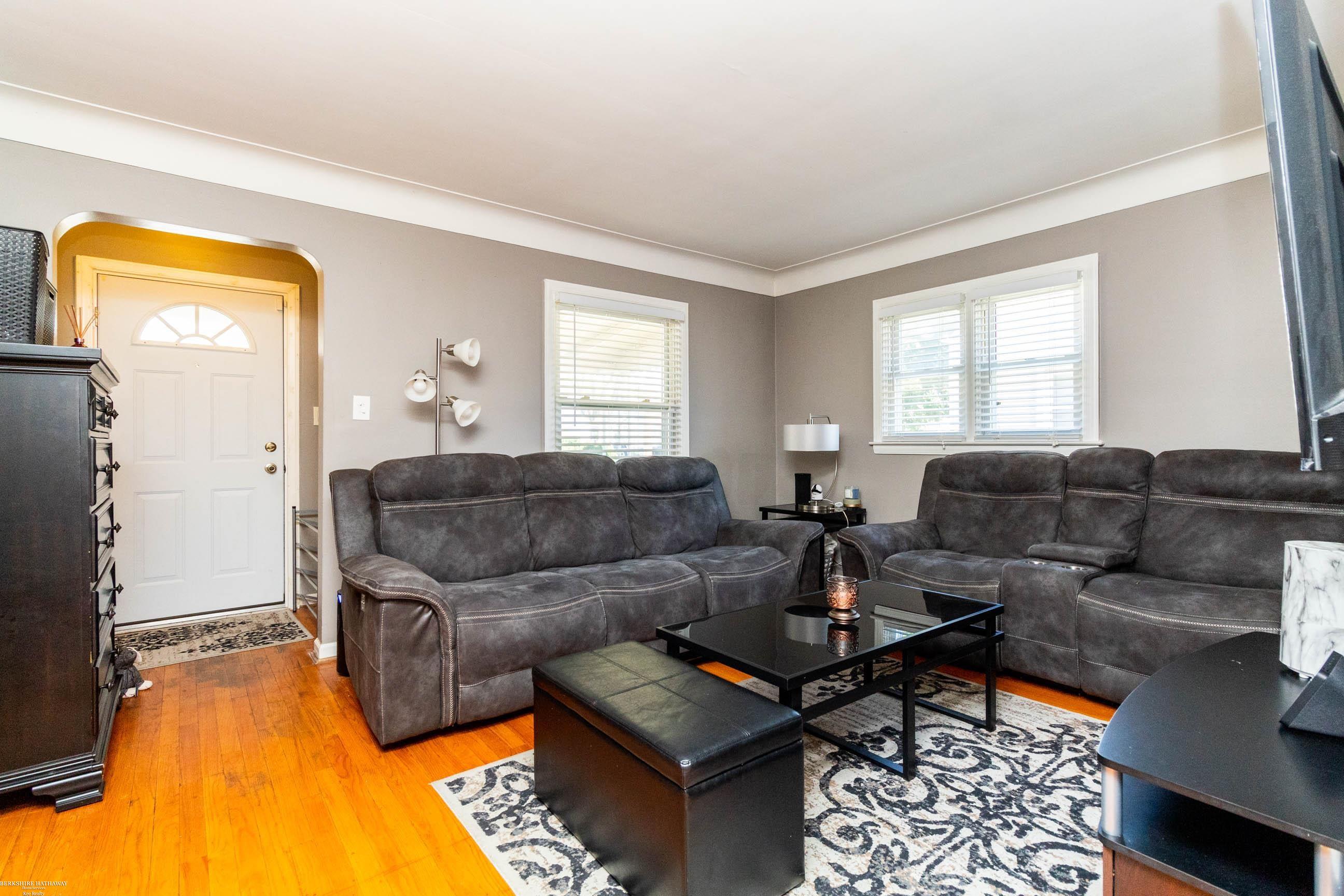 8062 Superior Street Center Line, MI 48015 - Photo 4 of 21