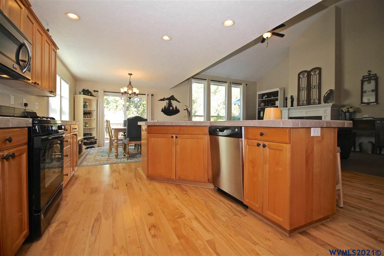 5851 Delaney Road Southeast Turner, OR 97392 - Photo 9 of 41 Gallery Image 9