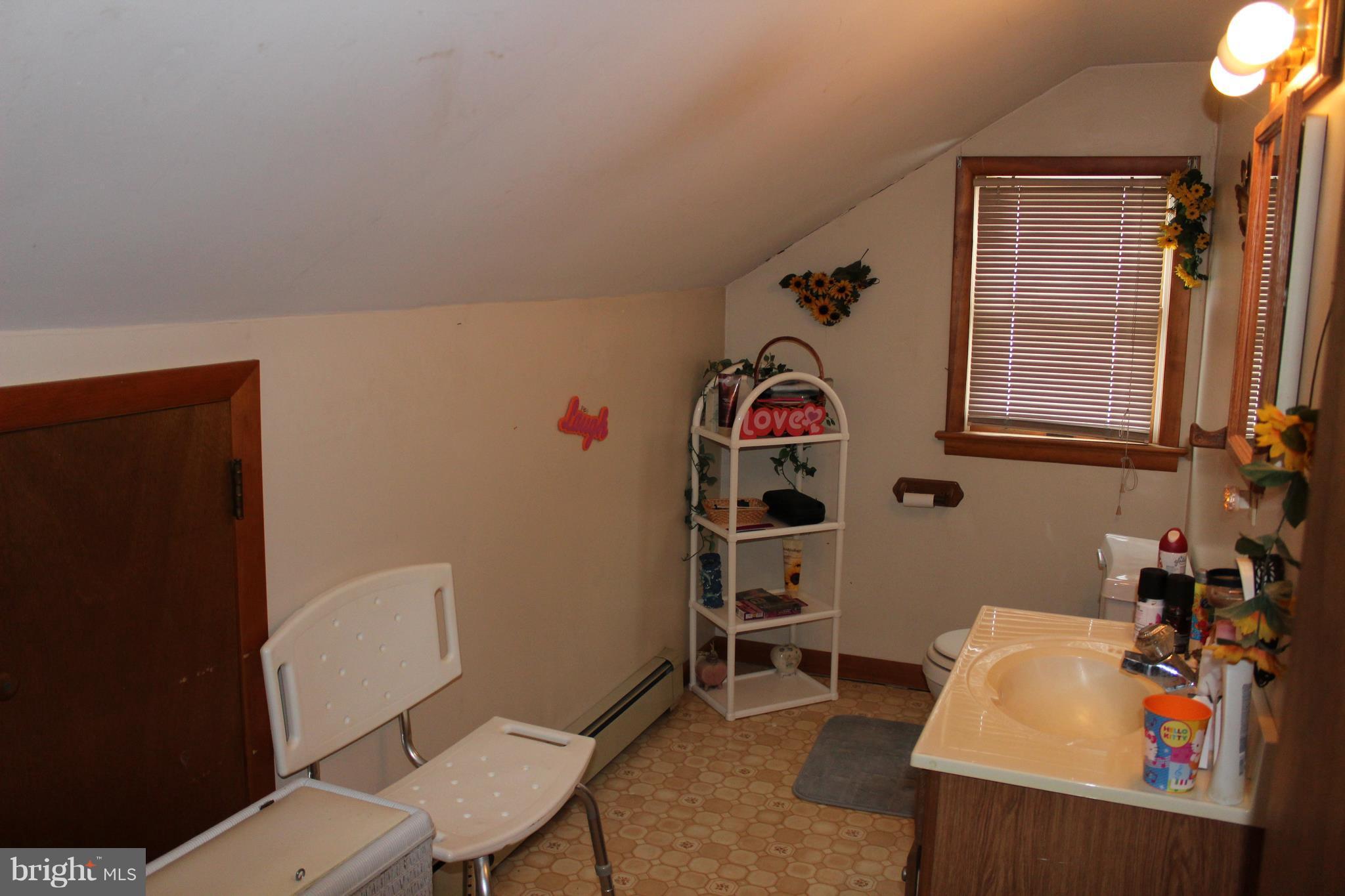 4293 Fairfield Road Fairfield, PA 17320 - Photo 13 of 14 Bath