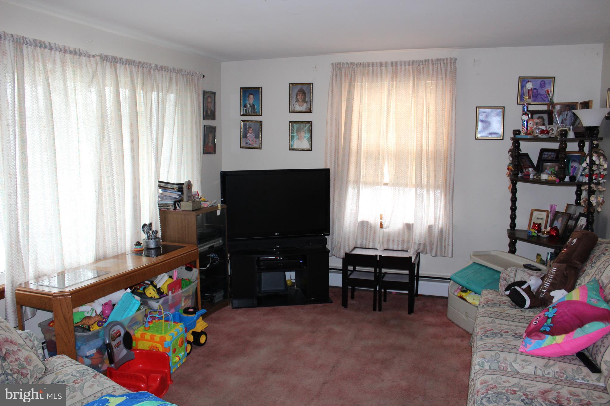 4293 Fairfield Road Fairfield, PA 17320 - Photo 6 of 14 Living Room