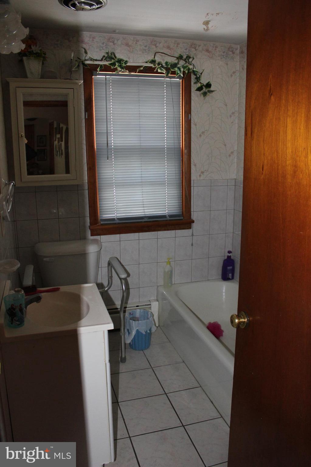 4293 Fairfield Road Fairfield, PA 17320 - Photo 8 of 14 Bath