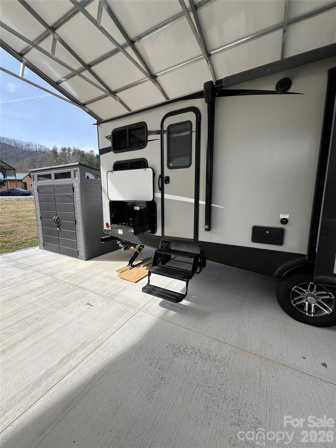 415 Hyde Road, Unit 24 Robbinsville, NC 28771 - Photo 34 of 47 a room with gym equipment