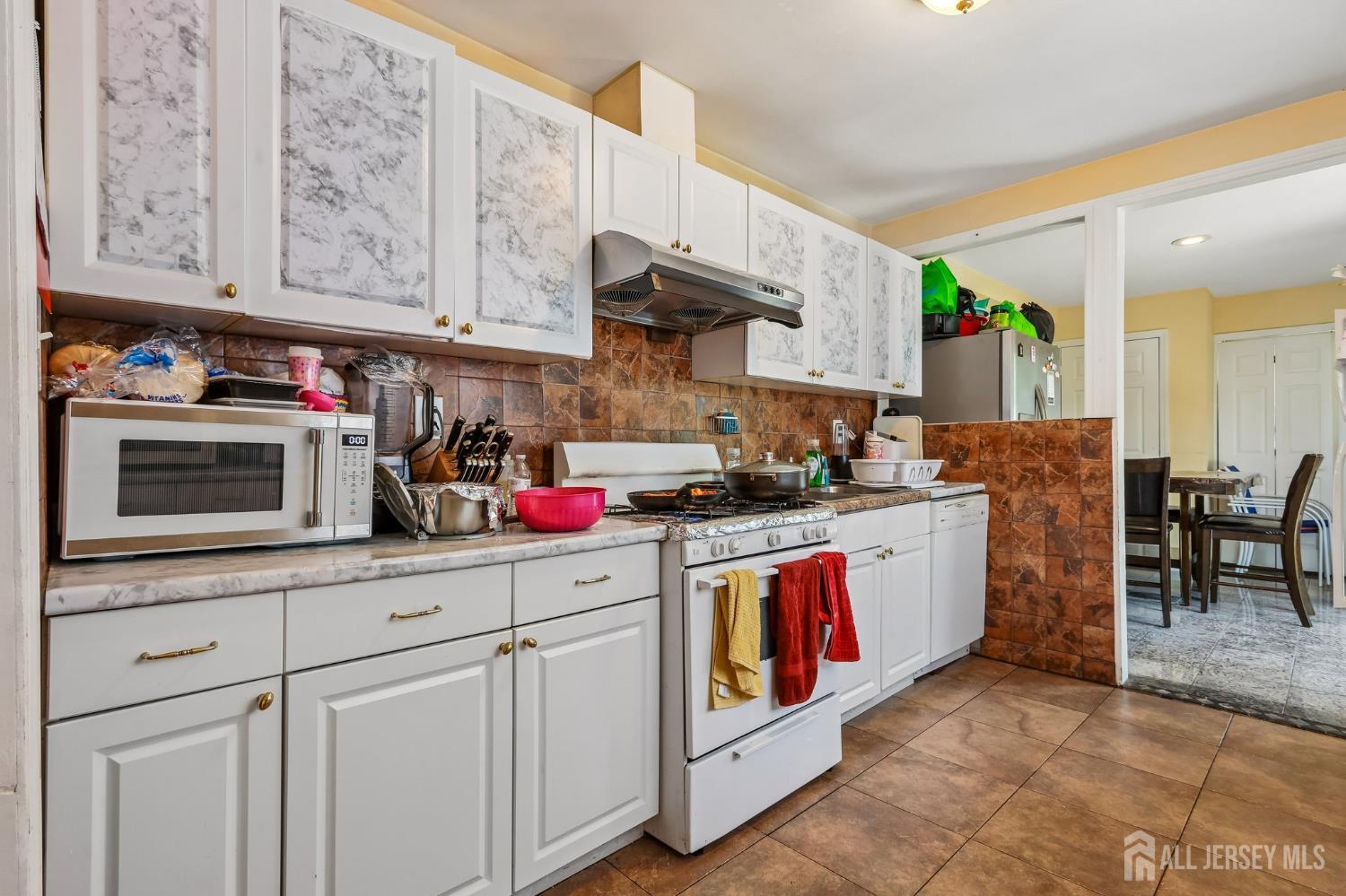23 Miko Road Edison, NJ 08817 - Photo 13 of 25