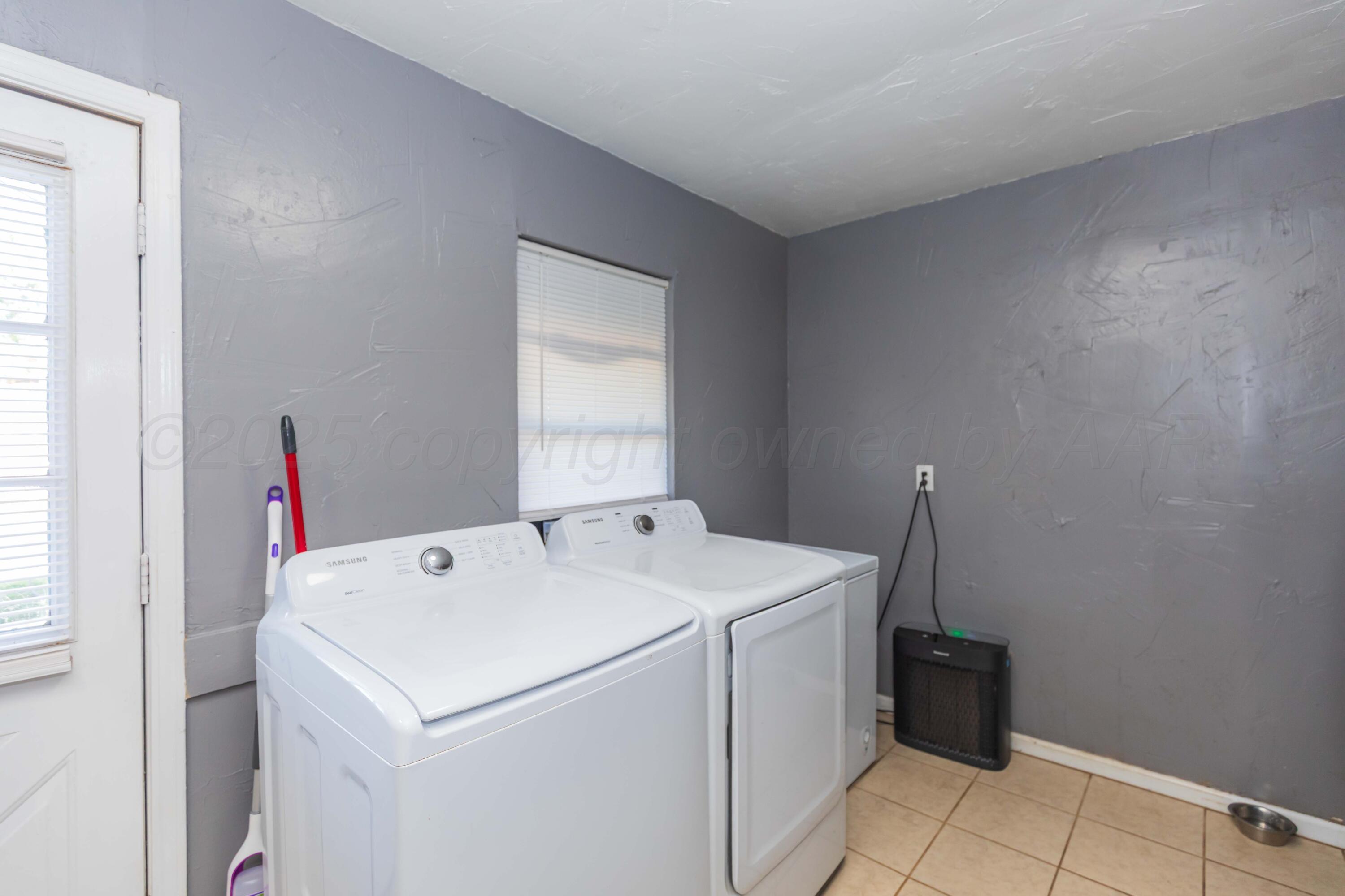 4624 South Travis Street Amarillo, TX 79110 - Photo 9 of 24 a utility room with dryer and washer