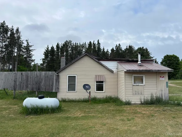 $85,000 | 8004 Hiawatha Trail, Naubinway, MI 49762