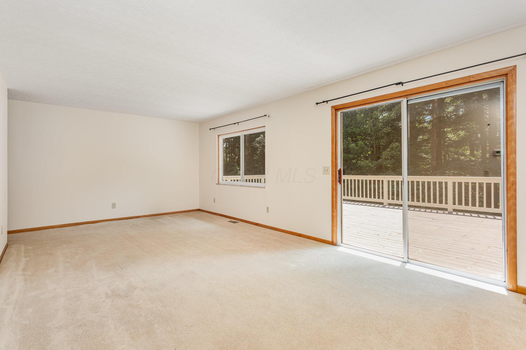 5345 Raccoon Run Road Johnstown, OH 43031 - Photo 4 of 21 Living Room