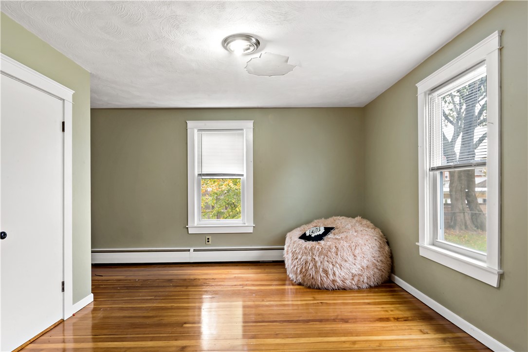 102 Francis Avenue Pawtucket, RI 02860 - Photo 11 of 42