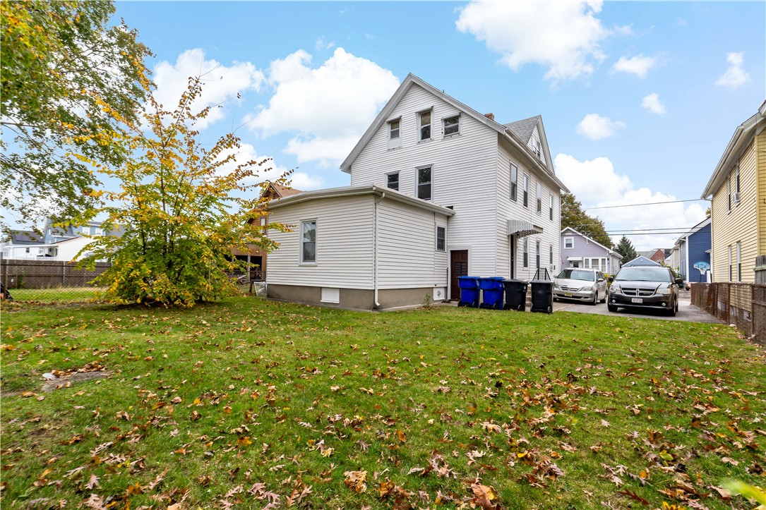 102 Francis Avenue Pawtucket, RI 02860 - Photo 3 of 42