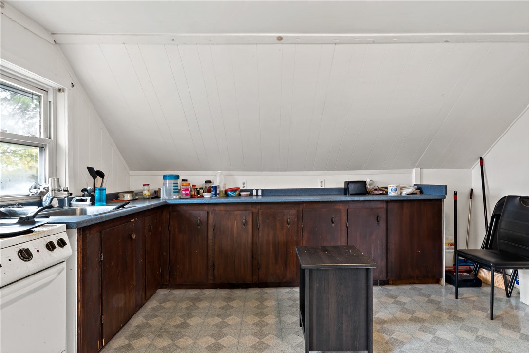 102 Francis Avenue Pawtucket, RI 02860 - Photo 31 of 42