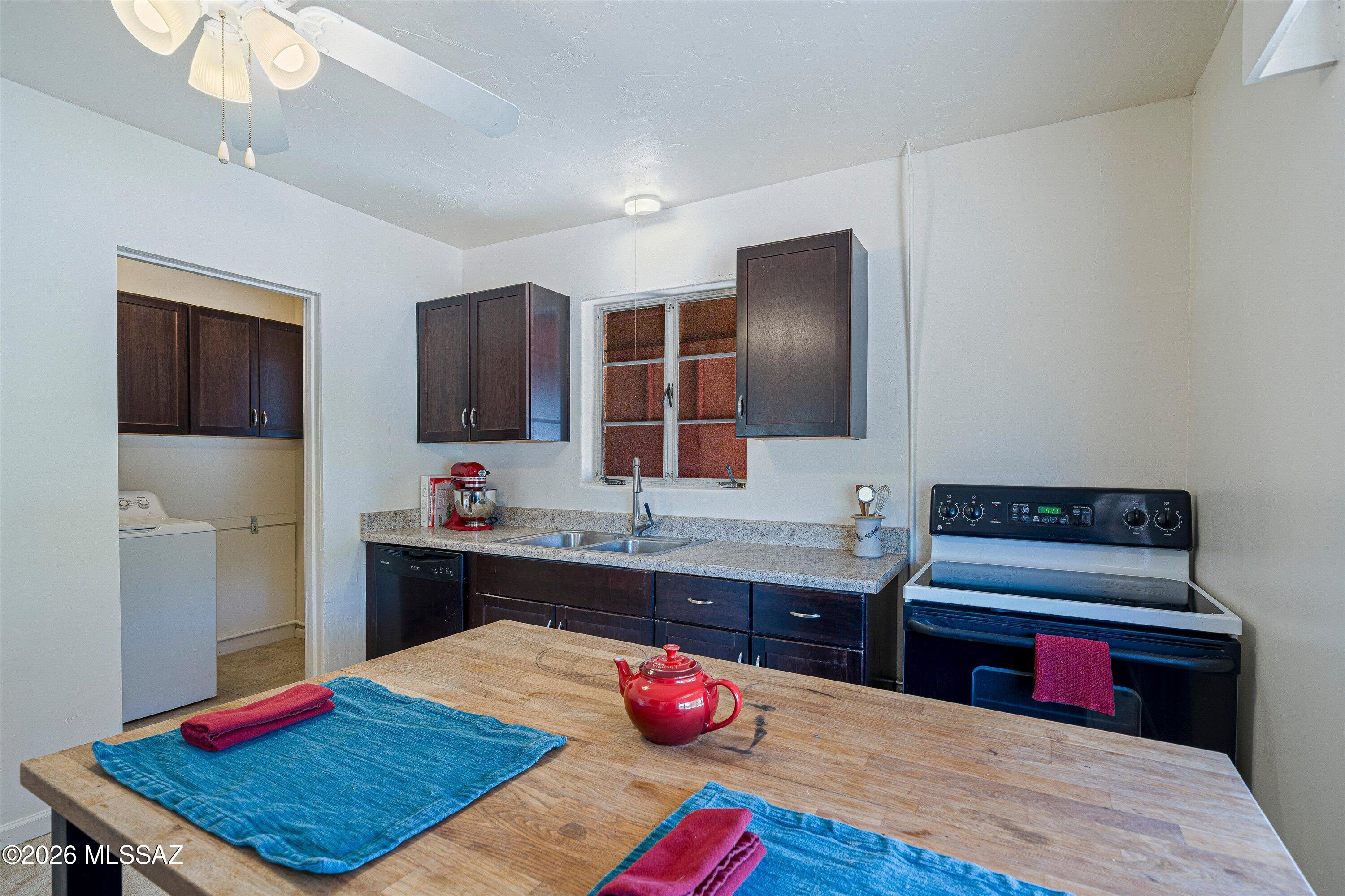 2451 North Richey Boulevard Tucson, AZ 85716 - Photo 5 of 24 Ultimate efficiency & daily convenience
