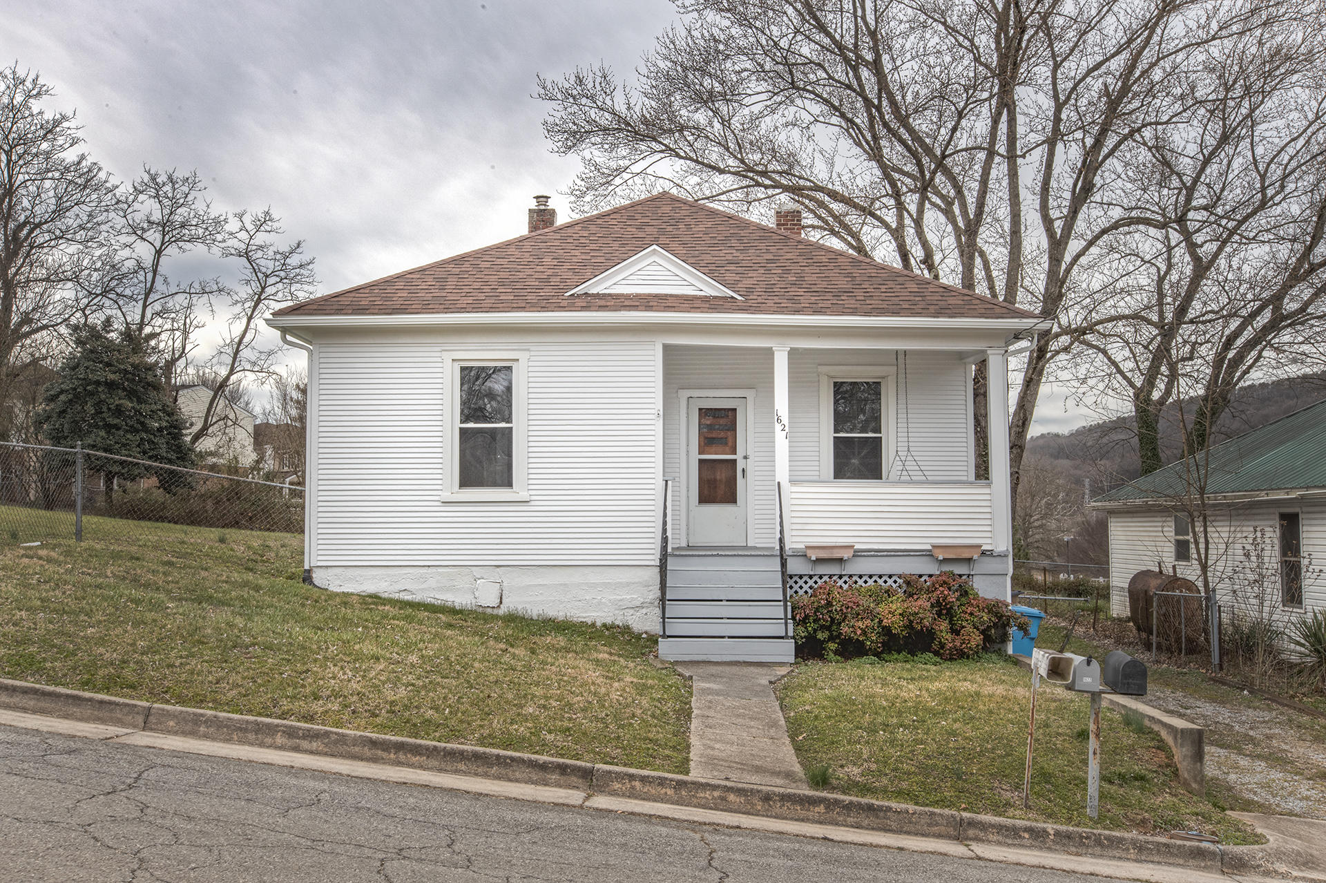 1621 Riverside Terrace Southeast Roanoke, VA 24014 - Photo 1 of 27 Main