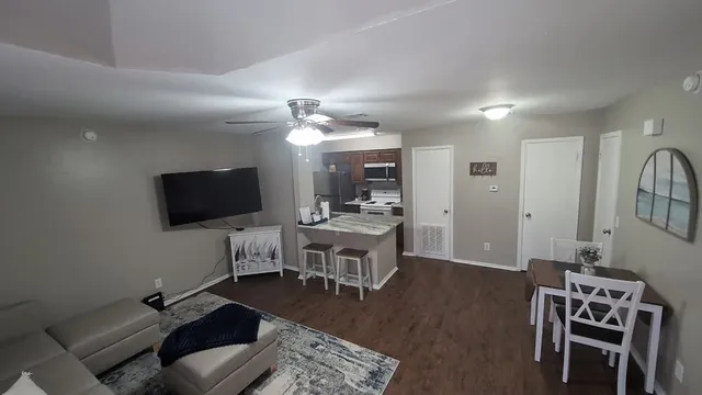 $1,400 | 1305 West Villa Maria Road, Unit F104, Bryan, TX 77801