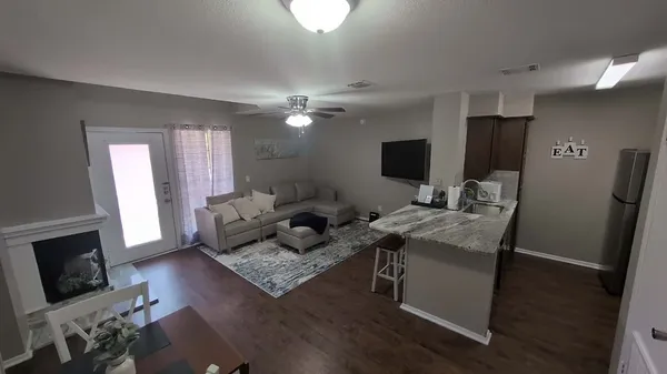 $1,400 | 1305 West Villa Maria Road, Unit F104, Bryan, TX 77801