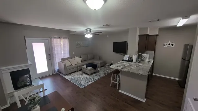 $1,400 | 1305 West Villa Maria Road, Unit F104, Bryan, TX 77801