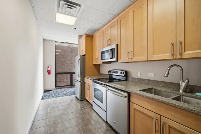 $249,900 | 70 West Huron Street, Unit 607, Chicago, IL 60654