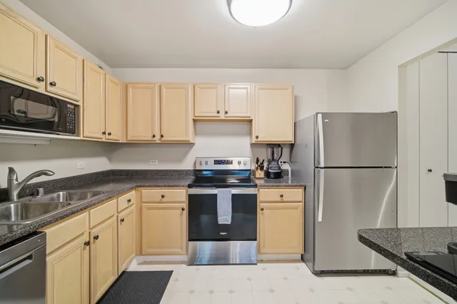$249,900 | 70 West Huron Street, Unit 607, Chicago, IL 60654