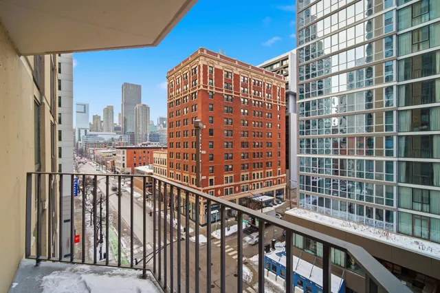 $249,900 | 70 West Huron Street, Unit 607, Chicago, IL 60654