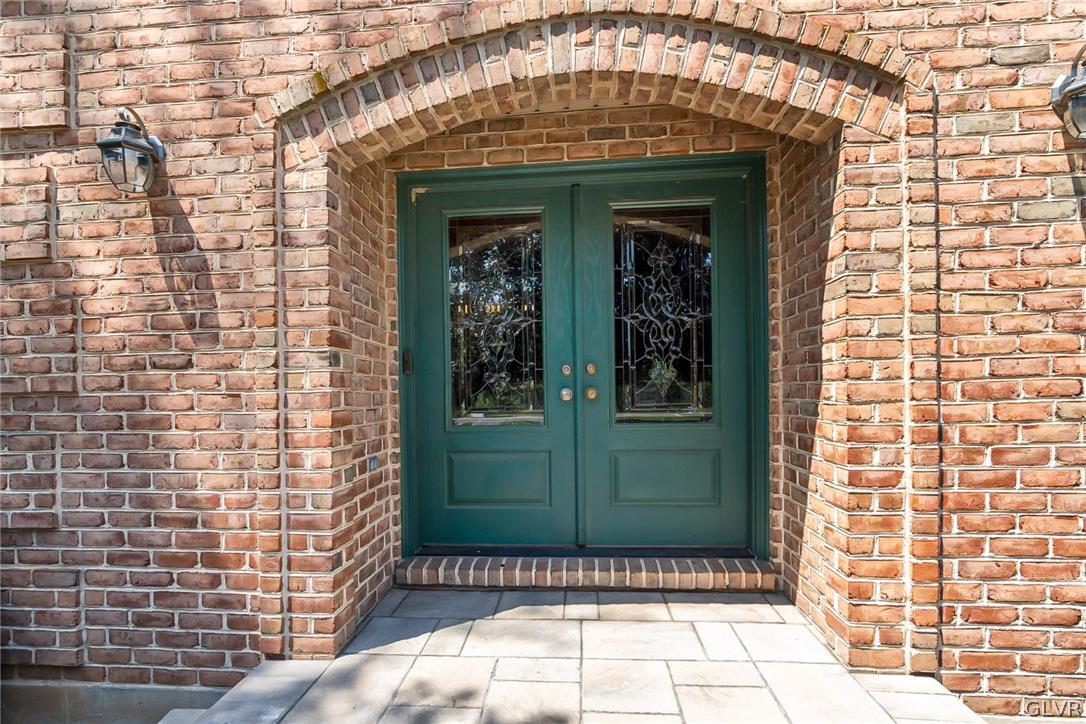 640 Macada Road Bethlehem, PA 18017 - Photo 4 of 48