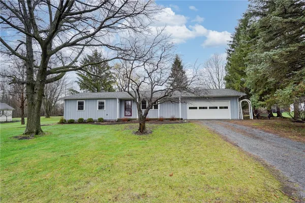 $299,900 | 5195 Laura Lane, Canandaigua Town, NY 14424