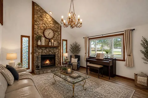 $469,000 | 825 Mellowood Avenue, Orlando, FL 32825