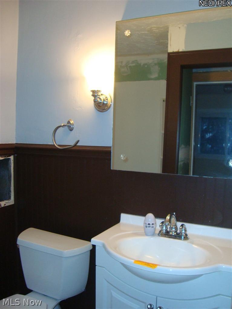 1642 Maple Road Cleveland Heights, OH 44121 - Photo 15 of 21 Full Bath on 2nd Floor