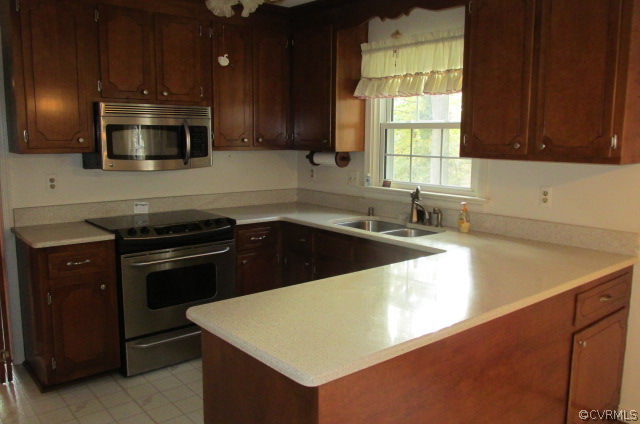 824 Ryder Road North Chesterfield, VA 23235 - Photo 4 of 24 Gallery Image 4