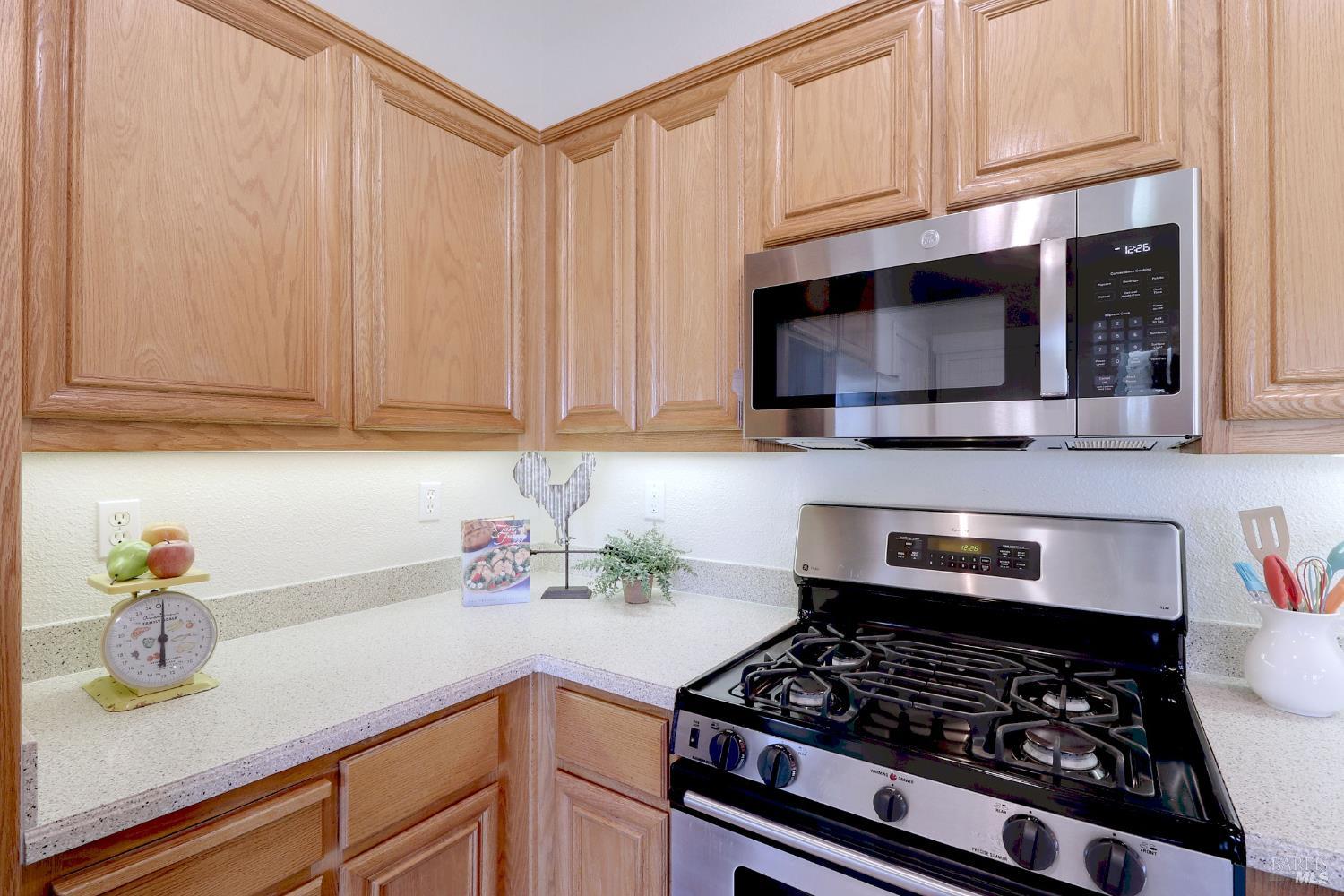 359 Glenn Lakes Drive Rio Vista, CA 94571 - Photo 11 of 34 kitchen with gas range