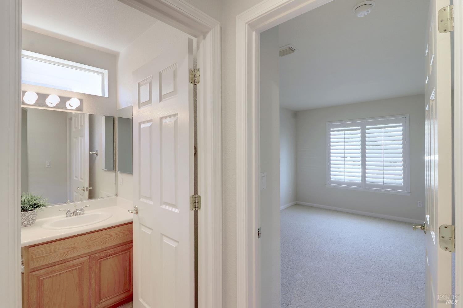 359 Glenn Lakes Drive Rio Vista, CA 94571 - Photo 19 of 34 guest bedroom and bath