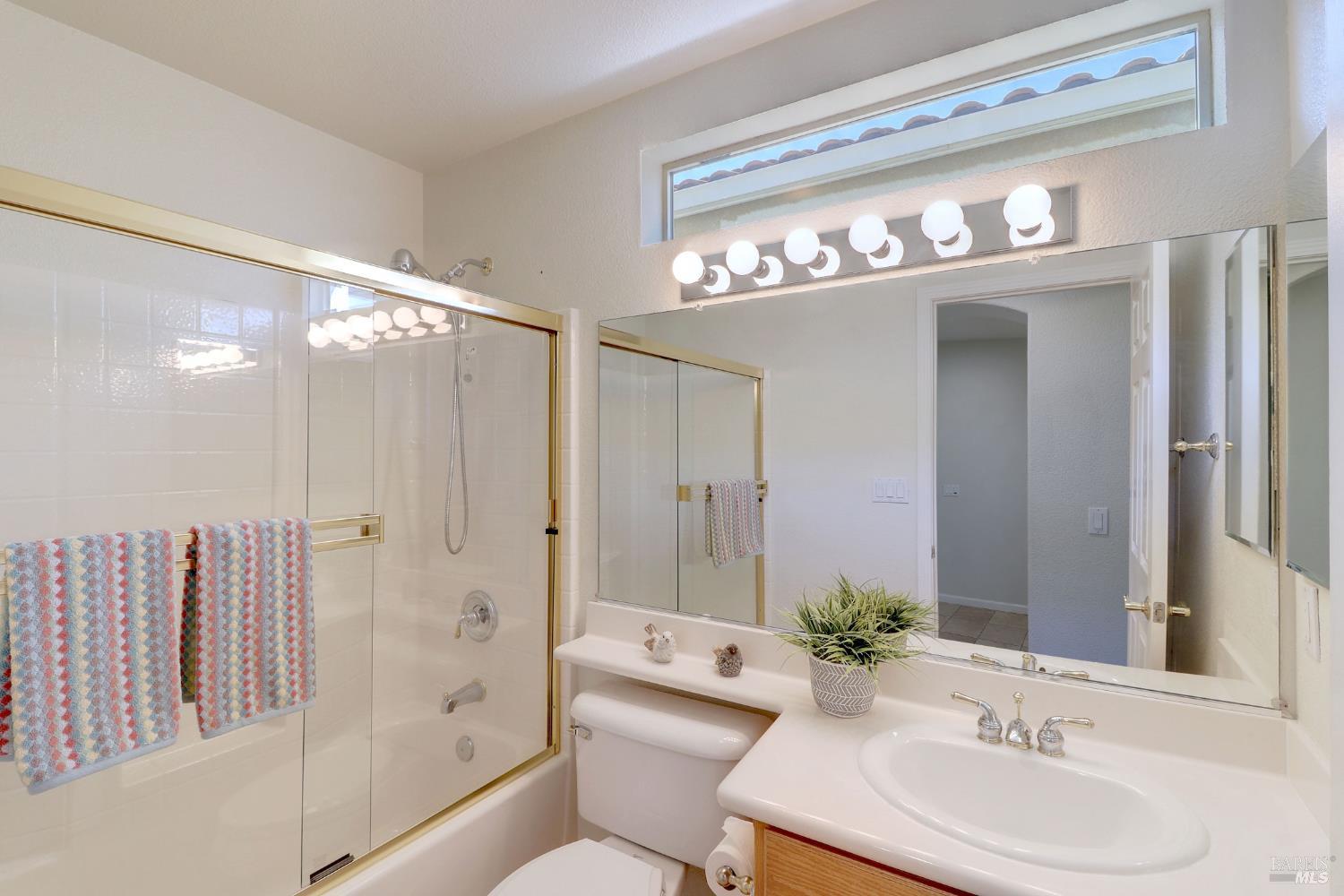 359 Glenn Lakes Drive Rio Vista, CA 94571 - Photo 22 of 34 guest bathroom