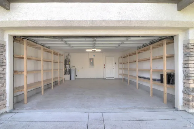 $2,300 | 359 Glenn Lakes Drive, Rio Vista, CA 94571