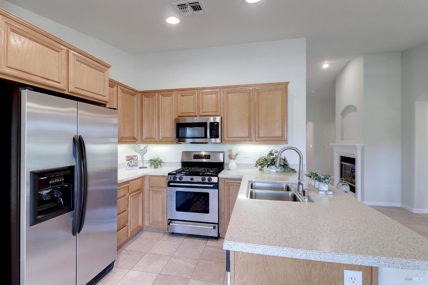359 Glenn Lakes Drive Rio Vista, CA 94571 - Photo 9 of 34 kitchen