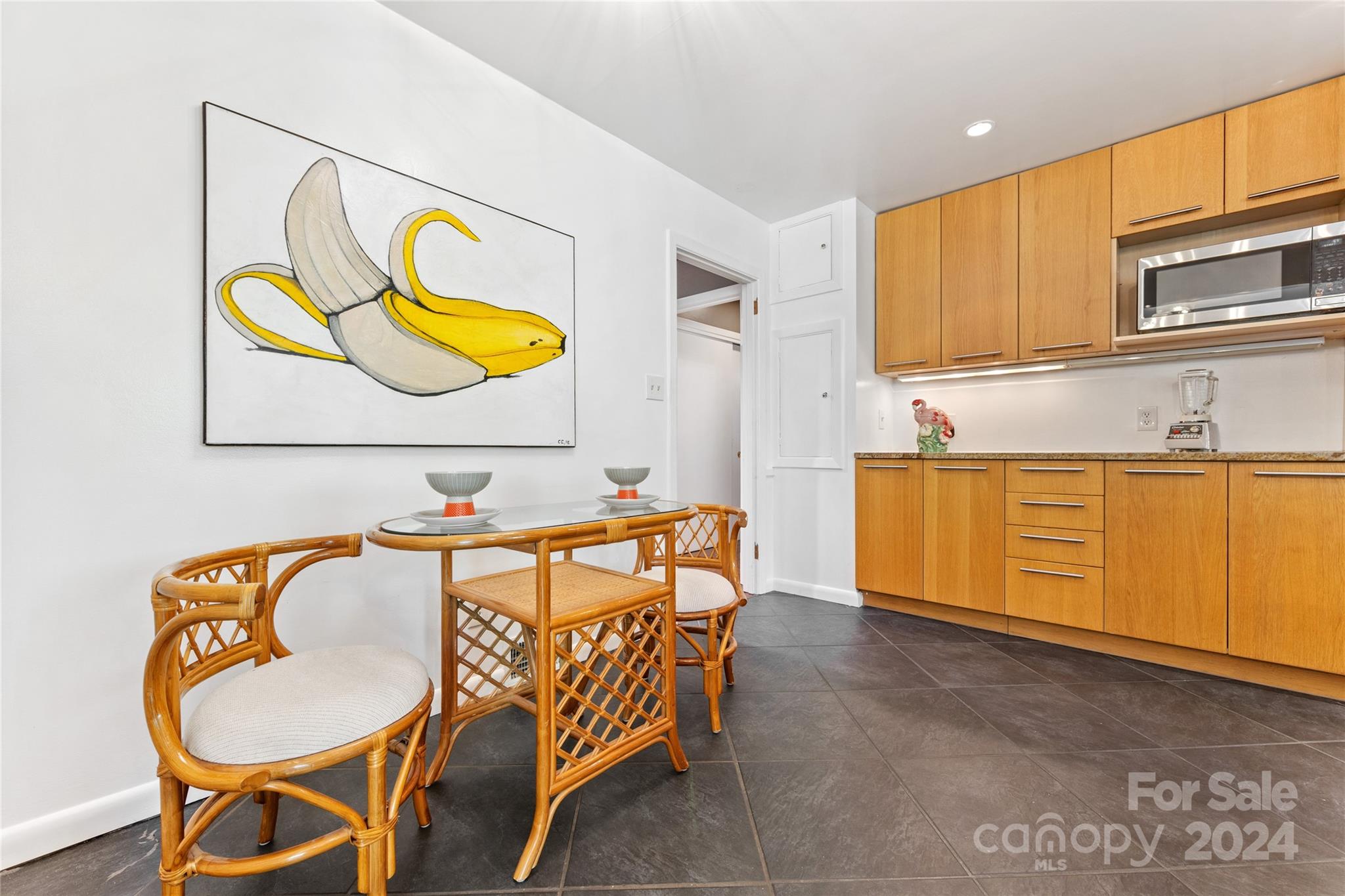 5601 Riviere Drive Charlotte, NC 28211 - Photo 16 of 38 a bathroom with a sink a mirror and a bathtub