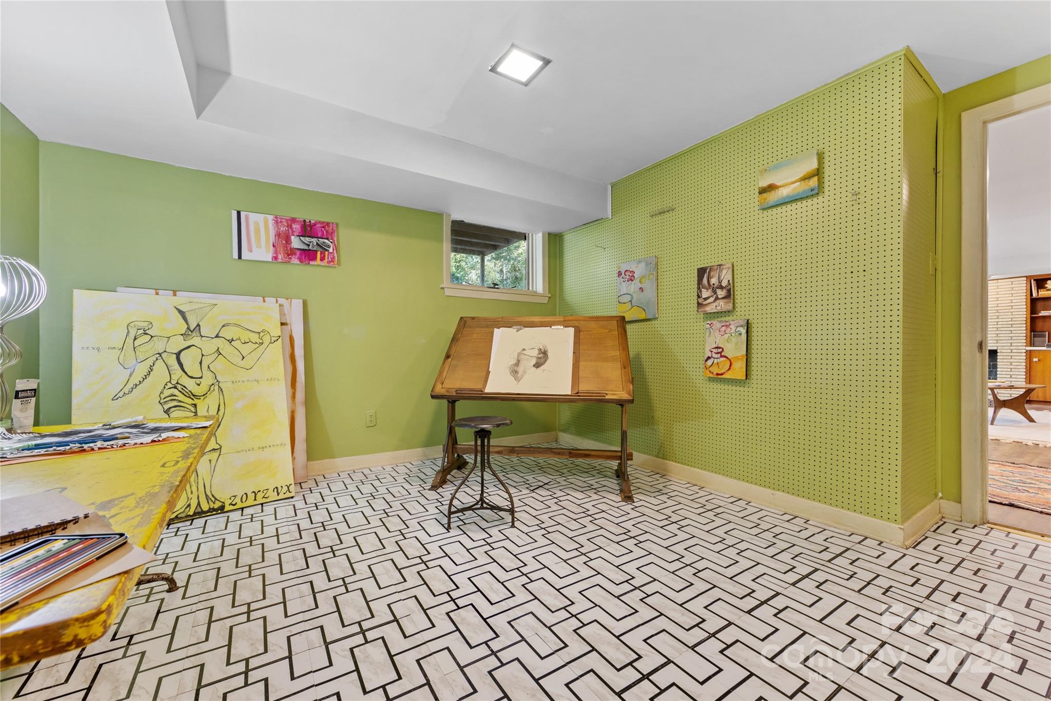 5601 Riviere Drive Charlotte, NC 28211 - Photo 33 of 38 a living room with furniture
