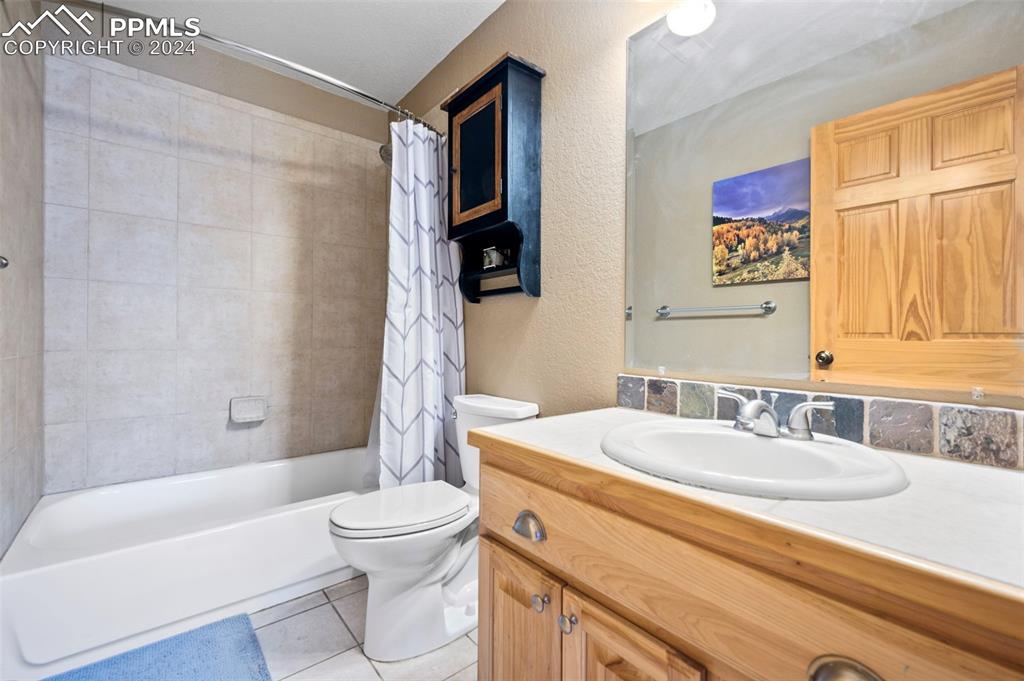 3156 High Creek Road Fairplay, CO 80440 - Photo 15 of 21 a bathroom with a sink a toilet and a bathtub