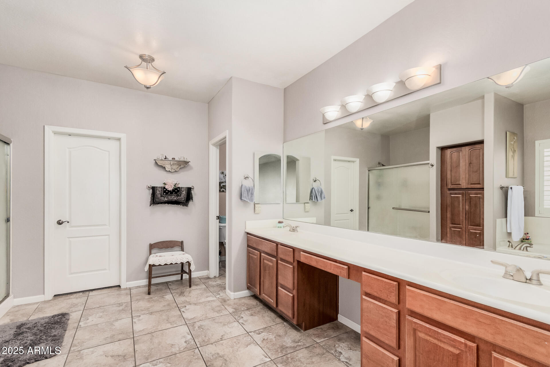 108 East Ridgeview Trail Casa Grande, AZ 85122 - Photo 16 of 34 a spacious bathroom with a sink a mirror and a bathtub