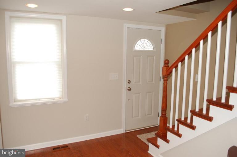911 Ramsay Street Baltimore, MD 21223 - Photo 2 of 15 Entrance / Foyer