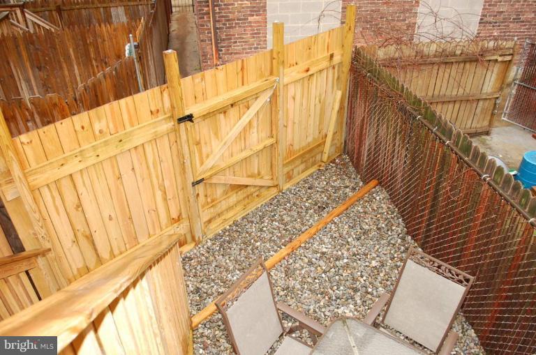 911 Ramsay Street Baltimore, MD 21223 - Photo 11 of 15 Back yard