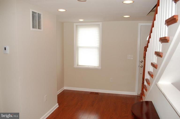 911 Ramsay Street Baltimore, MD 21223 - Photo 4 of 15 Living Room
