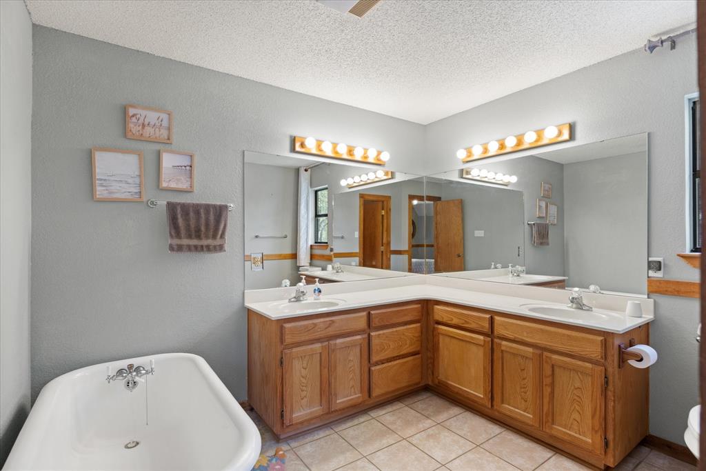 1170 Diamond Oaks Road Stephenville, TX 76401 - Photo 15 of 39